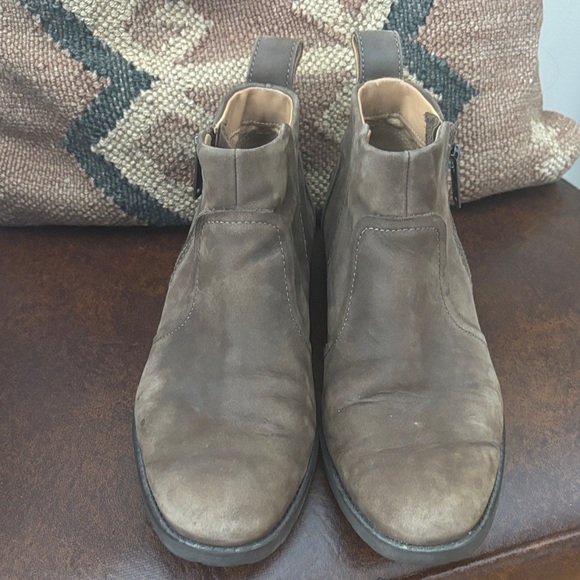 UGG Women's tan  Aureo ll ankle  Boots - Picture 3 of 8